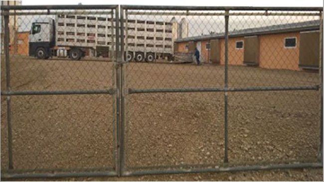 Photo 1. Il faut éviter que le camion entre dans la ferme.