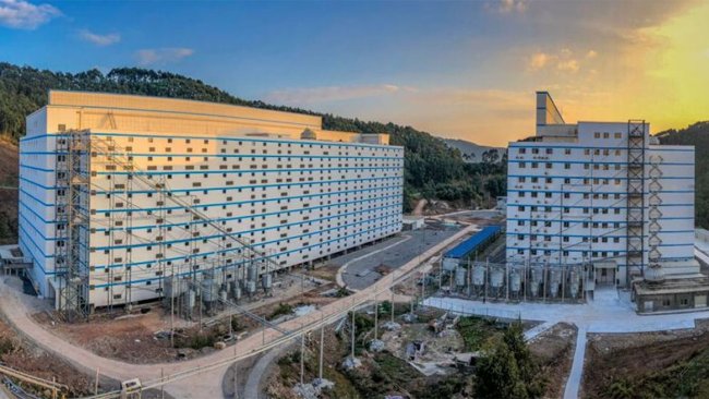 Photo 8: Distribution d'aliment de la base vers chacun des étages.