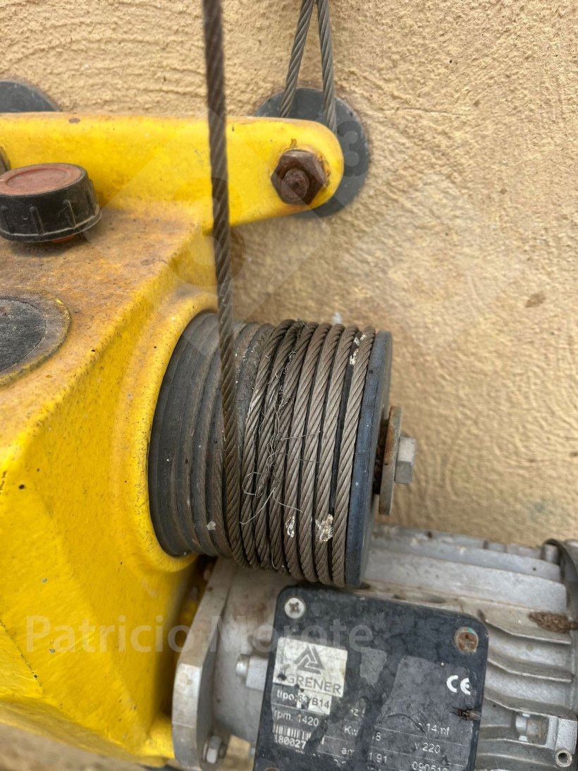 Photo 5. Câble endommagé sur le moteur des fenêtres.
